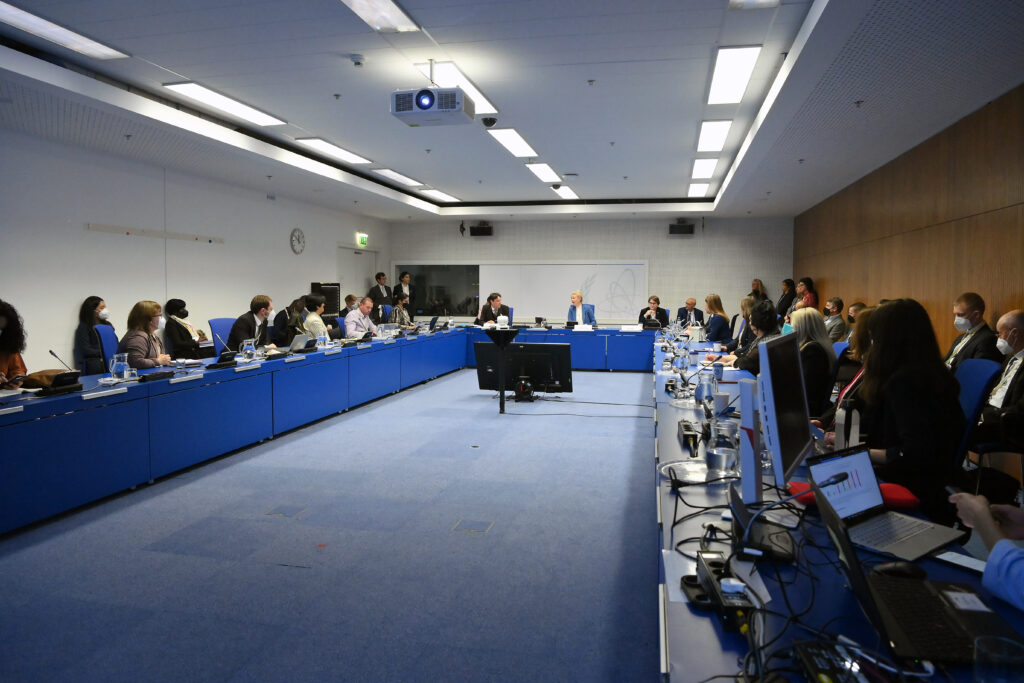 Contraloría detecta 6.311 funcionarios públicos trabajando en sector privado con licencia médica