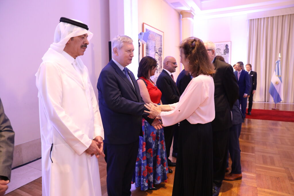 Crisis en Ormuz eleva 10% el tráfico del Canal de Panamá