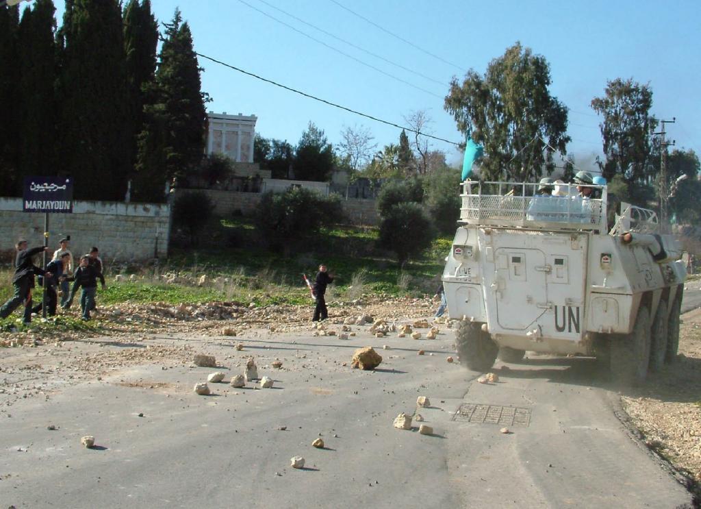 Dos ‘cascos azules’ muertos en Líbano en ataques al convoy bajo mando español Dos 'cascos azules' muertos en Líbano en ataques al convoy bajo mando español