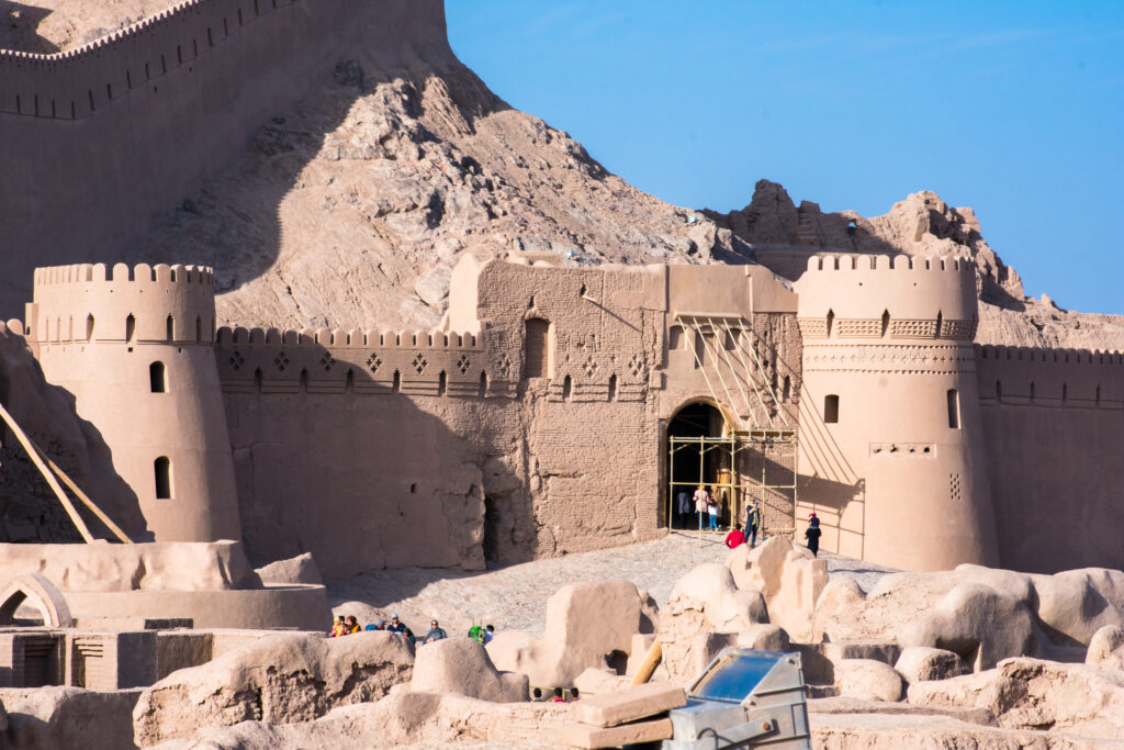 La guerra en Irán desafía el credo 'America First' de MAGA