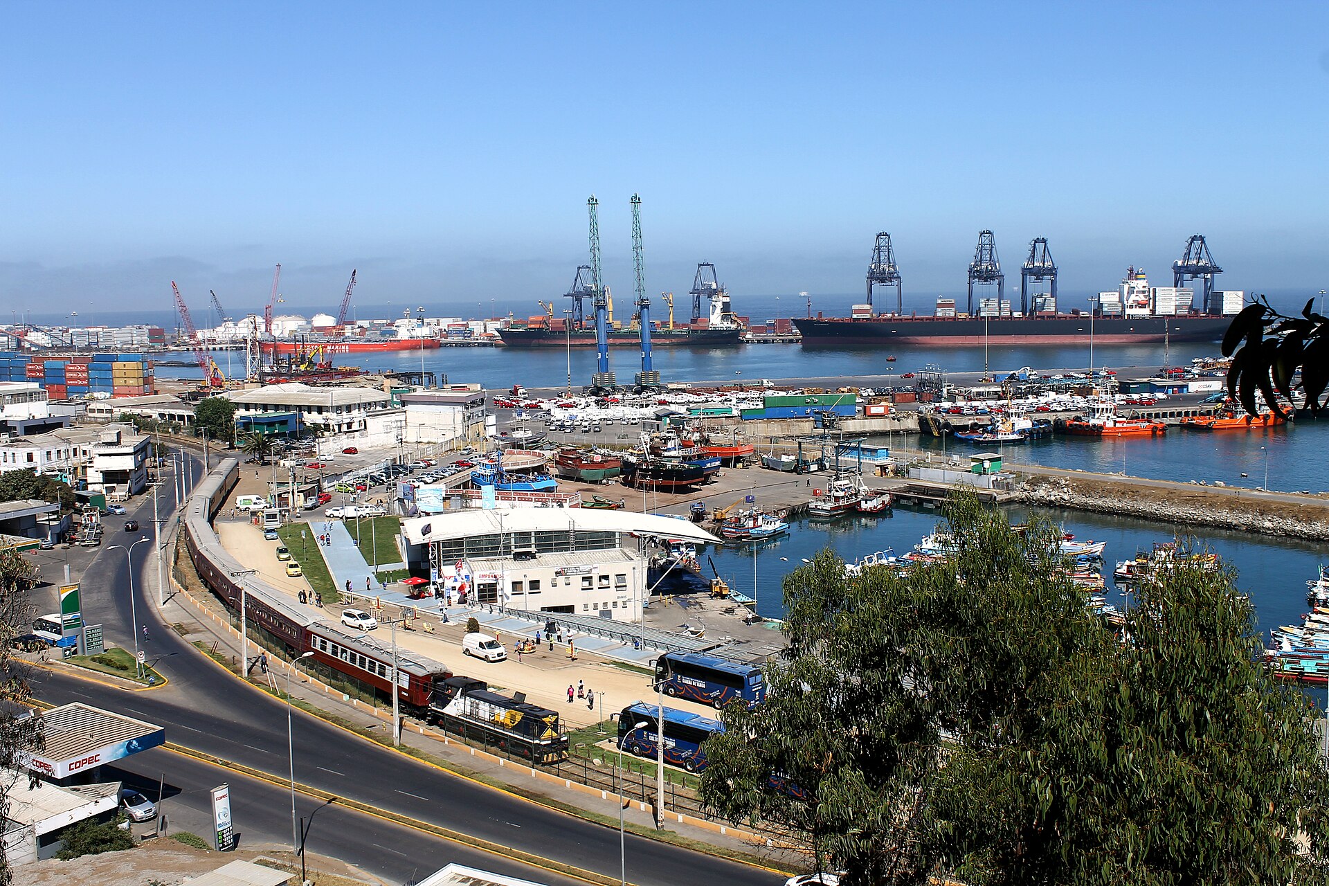 Gobierno reformula licitación del Puerto de San Antonio