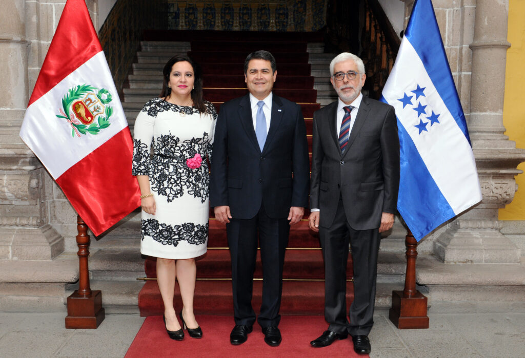 Juan Orlando Hernández regresa a Honduras