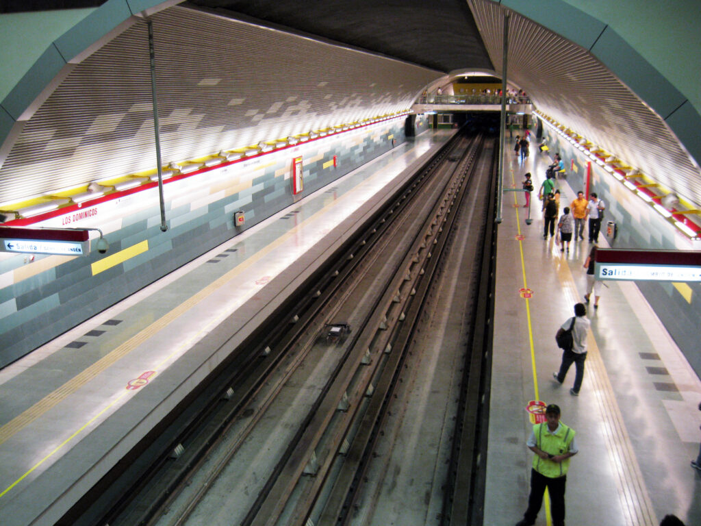 Metro de Santiago con estación Santa Isabel cerrada